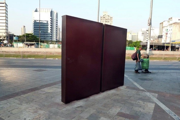 Ponto de ônibus, Largo da Batata, São Paulo<br />Foto Michel Gorski 