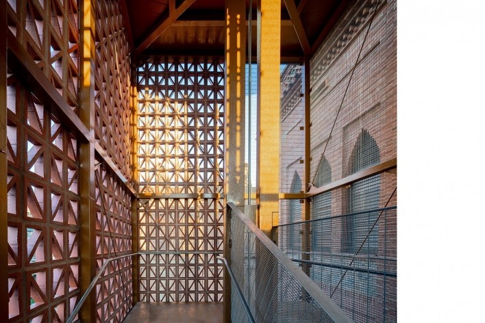 Evacuation stairway in the protected area Teresianas Ganduxer, Barcelona, Spain, 2022. Arquitects Felipe Pich-Aguilera, Teresa Batlle y Ute Müncheberg / Picharchitects / Pich-Aguilera<br />Foto/photo Simão Garcia 