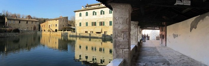 Bagno Vignoni, Pórtico de Santa Caterina<br />Foto Victor Hugo Mori 