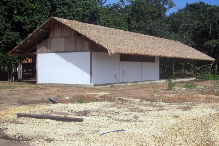 Centro Experimental Floresta Ativa - CEFA, refeitório e cozinha principal, RESEX Tapajó-Arapiuns PA. Arquiteta Cristina Xavier<br />Foto divulgação 