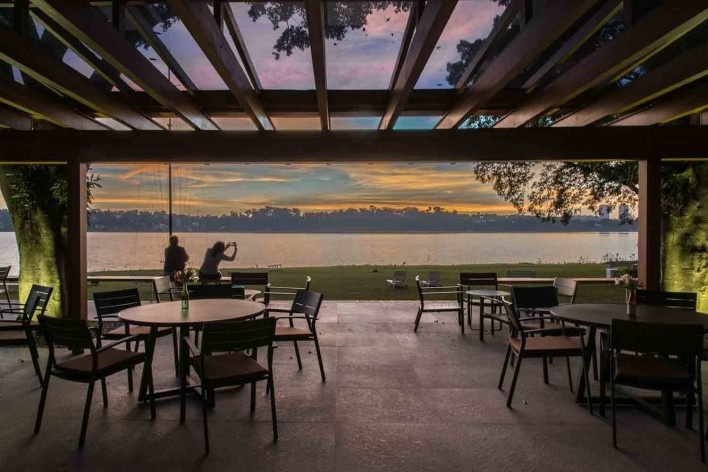 Cobertura da varanda do Yacht Clube Santo Amaro, São Paulo SP, arquiteta Vera Lúcia Domschke<br />Foto Lauro Rocha 