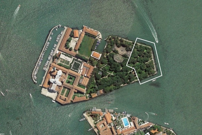 Vatican Chapels, location on the island of San Giorgio Maggiore, Venice, 2018 [Escritório/Office Carla Juaçaba]