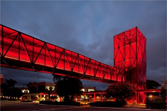 Torre e passarela 1<br />Foto Leonardo Finotti 