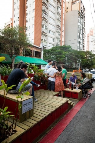 Parklet Mateus Grou. Zoom, Instituto Mobilidade Verde e Contain It<br />Foto Sissy Eiko 