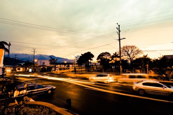 Entardecer e trânsito, San José, Costa Rica<br />Foto Junia Mortimer 