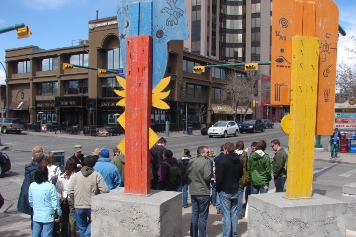 Na esquina da 4th Street, vetor de renovação do bairro. Tour por Misson, AB, Canadá<br />Foto Octavio Lacombe 