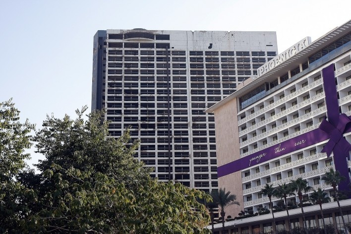 Em 2011: o Hotel Holiday Inn destruído pela guerra civil. Ao seu lado, o hotel Phoenician, restaurado<br />Foto João Cattini Maluf 