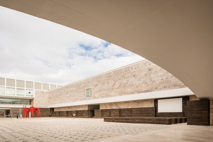Uma praça no verão, José Neves
<br />Foto Francisco Nogueira 
