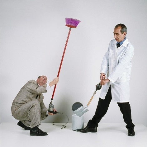 Guto Lacaz (com Javier Judas), “Máquinas V”, Teatro Aliança Francesa, 2008<br />Foto Romulo Fialdini 