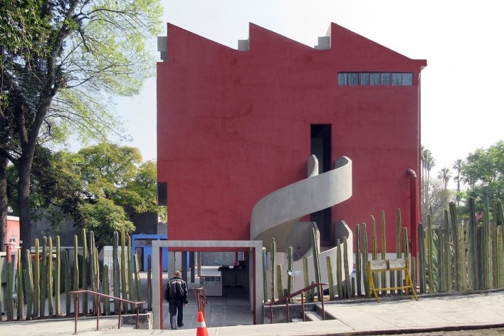 Casa-estúdio de Diego Rivera, acesso lateral, 1931. Arquiteto Juan O'Gorman<br />Foto Victor Hugo Mori 