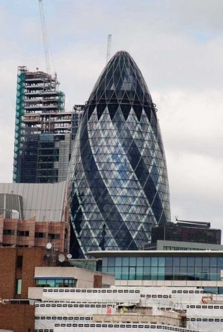 Foto 03- Close do edificio de Foster (Gherkin)