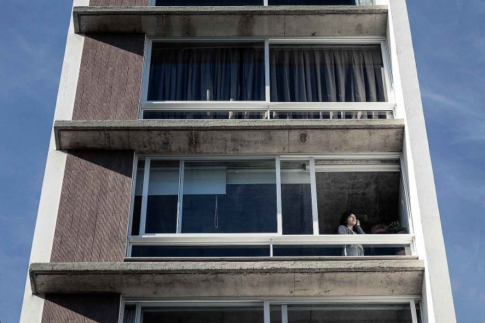 Edifício Península, fachada, Porto Alegre, Brasil, 2013. Arquitetos Cristiano Kunze e Nathalia Cantergiani<br />Foto Marcelo Donadussi 
