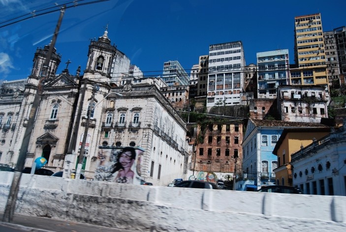 Centro Histórico de Salvador, casarões e prédios na encosta e a igreja de Nossa Senhora da Conceição da Praia<br />foto Fabio Jose Martins de Lima 