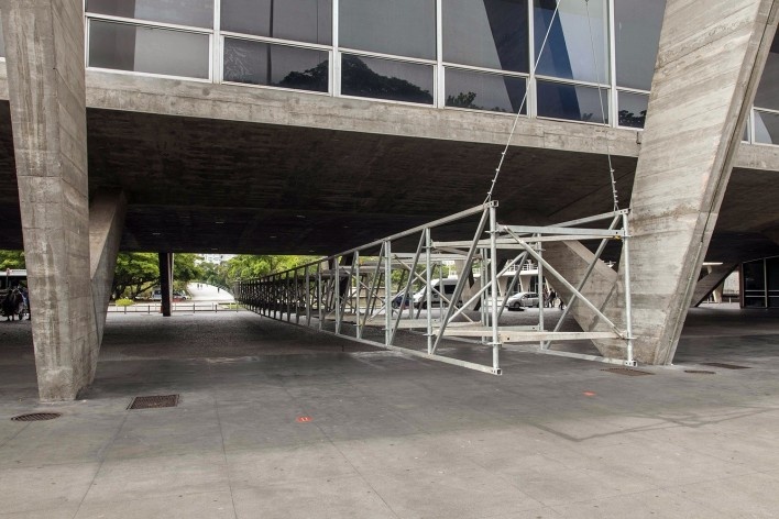 Instalação “À toa”, Museu de Arte Moderna do Rio de Janeiro, artista plástica Maria Baigur e arquiteto Adriano Carneiro de Mendonça e Antonio Pedro Coutinho<br />Foto Joana Traub Cseko 