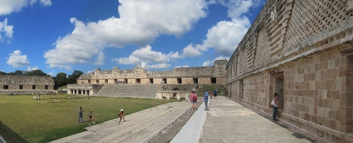 Uxmal, Praça do Convento, México<br />Foto Victor Hugo Mori 