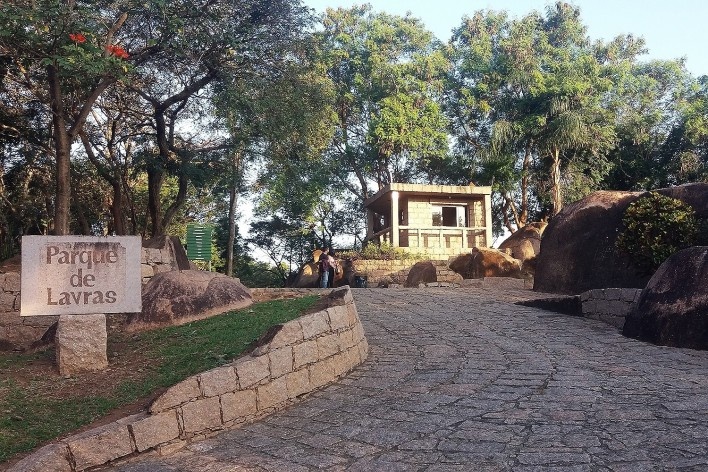 Visitando a Igreja Nossa Senhora de Monte Serrat: Parque de Lavras, Salto<br />Foto Carolina Rodrigues Cunha 