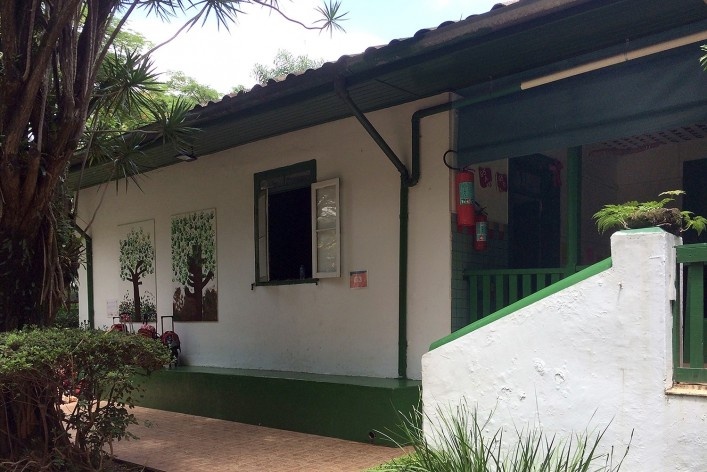 Alpendre posterior do Sítio Santa Luiza, em São Paulo, que funciona como escola infantil e de Ensino Fundamental<br />Foto Anita Di Marco 