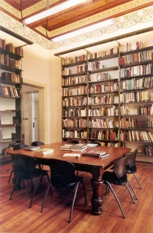 Biblioteca FAU-Maranhão, antiga Vila Penteado, arq. Carlos Ekman. Reforma Escritório Piratininga<br />Foto Cristiano Mascaro 