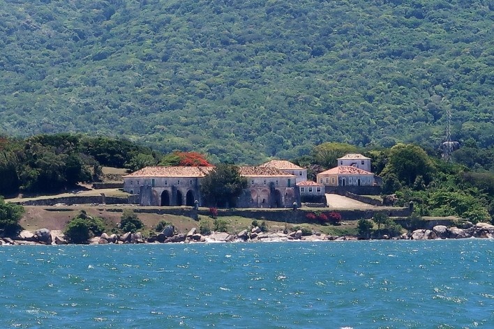 Lado oeste da Ilha de Anhatomirim, Governador Celso Ramos SC<br />Foto Victor Hugo Mori 