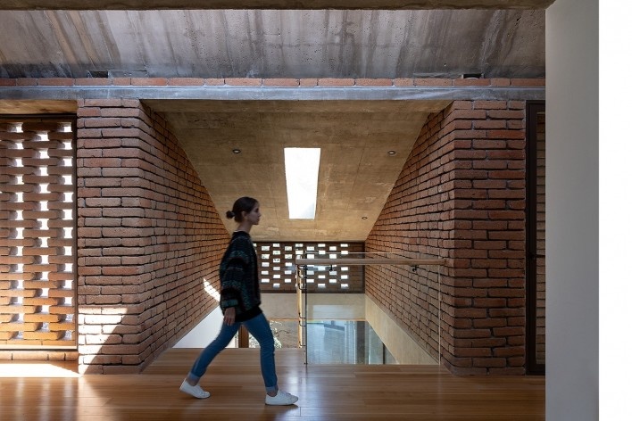 Cangahua House, Pacho Salas, Tumbaco, Ecuador, 2020. Architects Felipe Muller, Gonzalo Diez, Paola Picciallo, Alvaro Borrero and Hugo Navarrete (authors) / Diez+ Muller Arquitectos<br />Foto/photo Jag Studio 