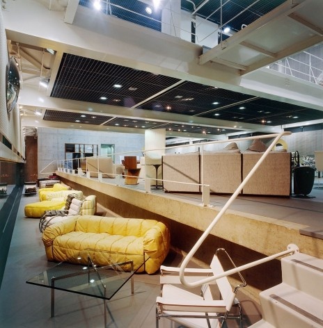 Loja Forma, vista interna. Arquiteto Paulo Mendes da Rocha<br />Foto Nelson Kon 