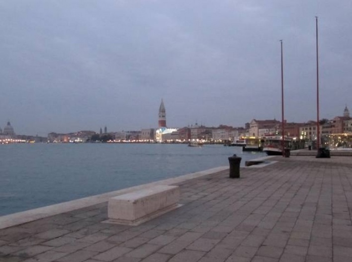 Veneza amanhecendo, Riva degli Schiavoni<br />Foto Sergio Jatobá 