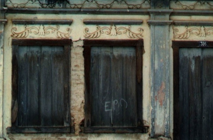 Fachada casa rua Lindolfo Caetano, 1995<br />Foto Ana Alaíde Amaral 