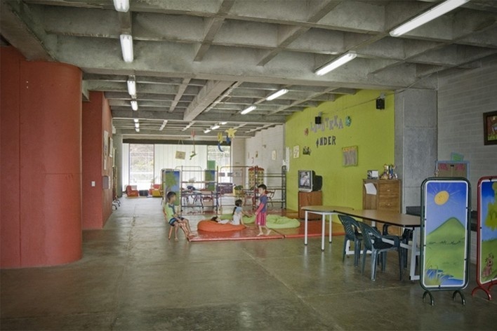 Colegio Santo Domingo Savio. Medellín, Colombia. 2008<br />Foto Sergio Gómez 