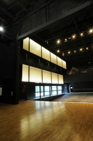 L’Auditori en Massanass. Sala vista desde el escenario de día, Carlos Gómez y Eva Álvarez, Gómez+Álvarez arquitectes, Valencia, España, 2009-2011.