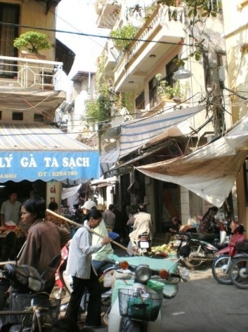 Hanói, esquina no Old Quartier <br />Foto Lucia Maria Borges de Oliveira 