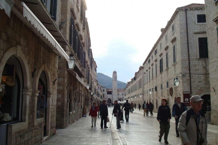 Por dentro da Cidade Antiga. A Placa ou Stradun nos meses de temperatura mais baixa<br />foto Aline Martins da Silva 