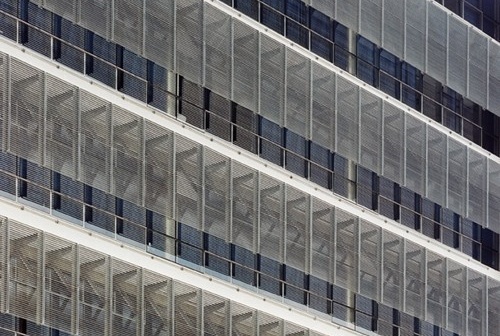 Detalhe - brises da fachada<br />Fotos de Nelson Kon e Tiago Andrade 