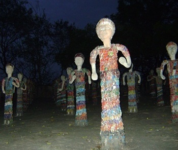 Esculturas do parque Rock Garden, do indiano Nek Chand, anos 1960<br />Foto de Denise Teixeira e Luís Barbieri 