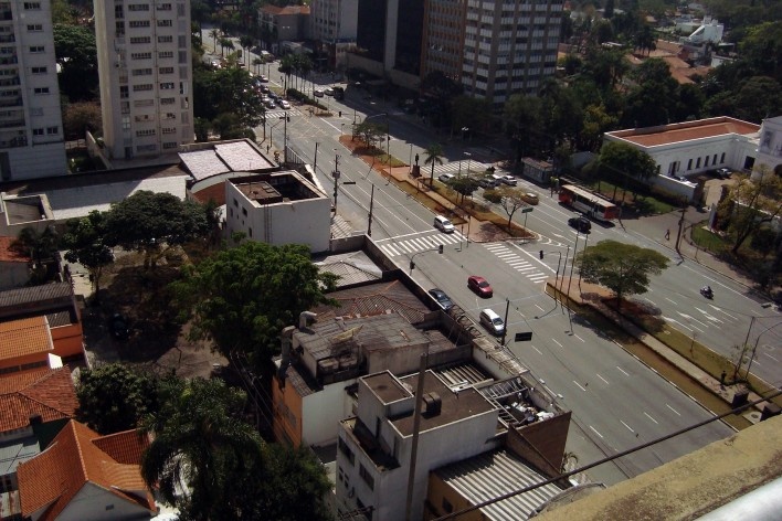 Oficina de desenho urbano MCB, casario baixo diante do museu: oportunidade de intervenção, São Paulo, 2011<br />Foto Camila Dias e Gustavo Mascarenhas 