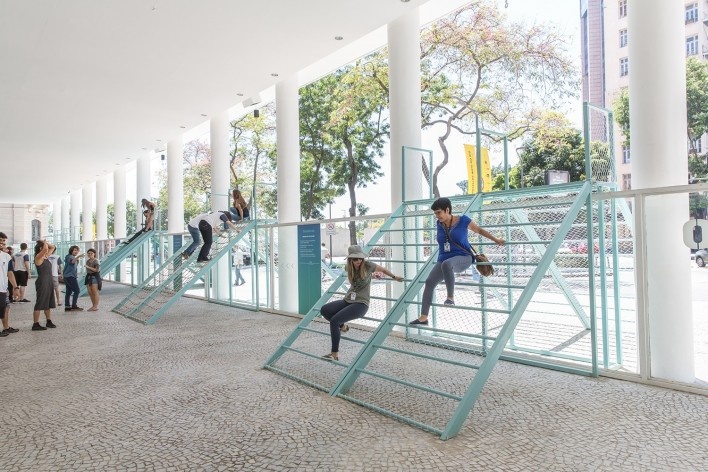Transborda!, Museu de Arte do Rio, Praça Mauá, Rio de Janeiro RJ Brasil, 2018. Arquitetos Antonio Pedro Coutinho e Adriano Carneiro de Mendonça (autores) / Estúdio Chão<br />Foto Renato Mangolin 