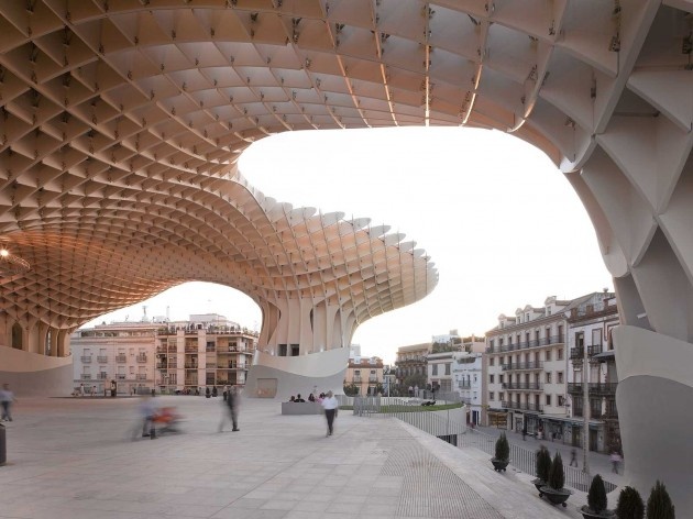 Metropol Parasol, cobertura sobre a Plaza de La Encarnación, Sevilha. J. Mayer H. Architects, 2004<br />Foto David Franck 