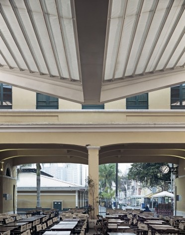 Cobertura do Mercado Público de Florianópolis, 2016. Arquitetos Gustavo Correia Utrabo e Pedro Lass Duschenes<br />Foto Felipe Russo 
