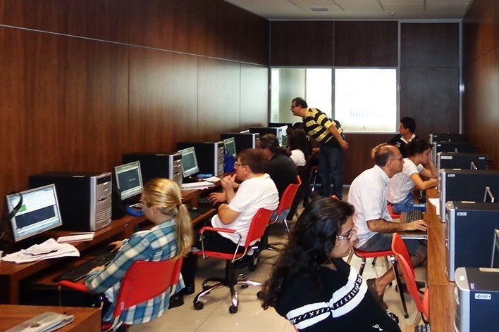 Terminal Digital do Ensino, São Caetano do Sul, 2008. Arquiteto José Augusto Aly<br />Foto Mauro Calliari 