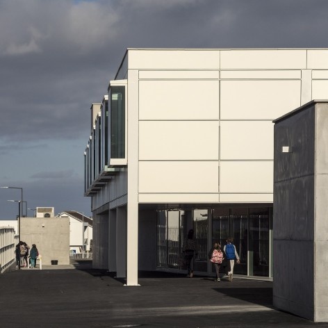 Escola Gaspar Frutuoso, Ribeira Grande, Azores, Portugal, 2016. Arquiteto Carlos Almeida Marques<br />Foto Fernando Guerra 