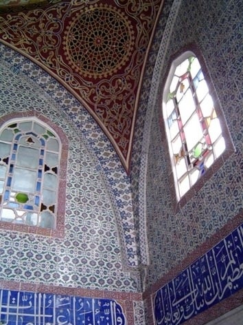 Harém do Palácio Topkapi, os azulejos também eram usados como suporte para mensagens religiosas<br />Foto Lu Cury 