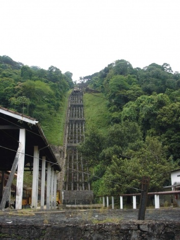 Bertioga, dutos d’água da Usina Hidrelétrica de Itatinga<br />Foto Denise Fernandes Geribello, mar. 2003 