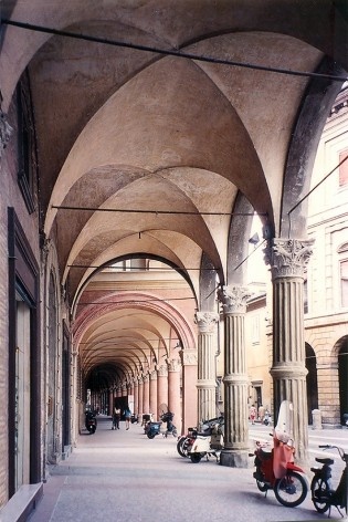 Edifício porticado, Bolonha, 1994<br />Foto Abilio Guerra 