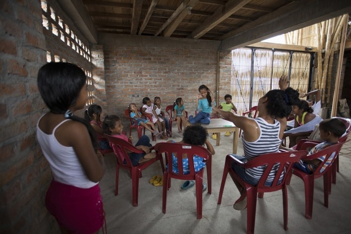 Centro Cultural Chamanga, San José de Chamanga, Esmeraldas, Ecuador, 2018. Atarraya Taller de Arquitectura, Opción Más Chamanga, Universidad de Ciencias Aplicadas de Munich, Universidad Estatal de Portland y Universidad de Tokio<br />Foto Santiago Oviedo 
