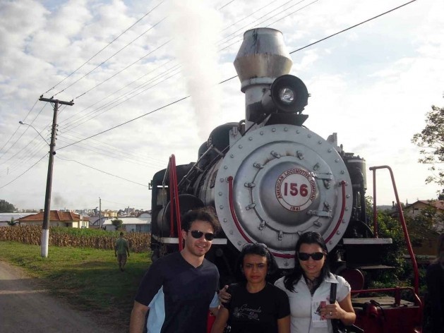 Bento Gonçalves RS, passeio de Maria Fumaça. Dentro dos vagões acontecem encenações teatrais regionais com música típicas<br />Foto Sérgio Antonio dos Santos Jr 