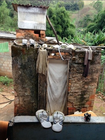 Detalhe da “casinha” rústica e de caixa d’água<br />Foto Fabio Lima 