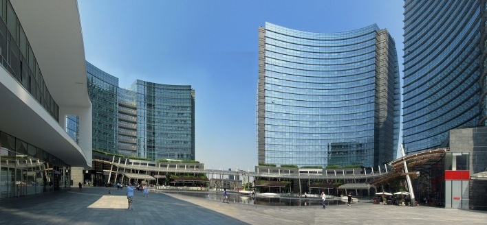 Piazza Gae Aulenti, Milão, arquiteto Cesar Pelli<br />Foto Victor Hugo Mori 