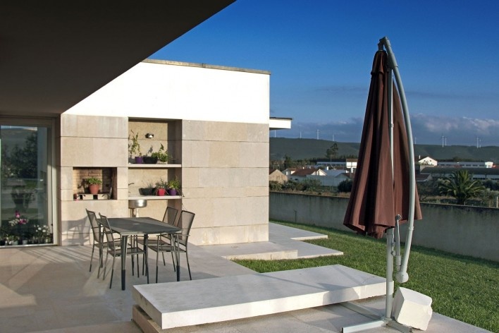 Casa na Cruz de Oliveira, 2ª fase, Benedita, Portugal. Arquiteto Pedro Fonseca Jorge<br />Foto Marcos Paixão 