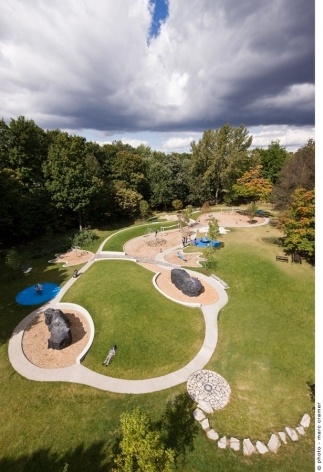Mount-Royal Park's playground. Cardinal Hardy<br />Photo Marc Cramer  [v2com Canada]