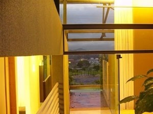 Paisagem a partir do pátio – A paisagem foi fator determinante no partido adotado<br />Imagem dos autores do projeto 