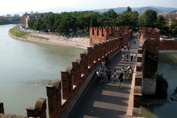 Castelvecchio e Ponte Scaligeri, Verona<br />Foto Ugo Franchini  [Wikimedia Commons]
